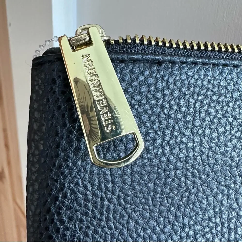 Steve Madden - wristlet bag black clutch